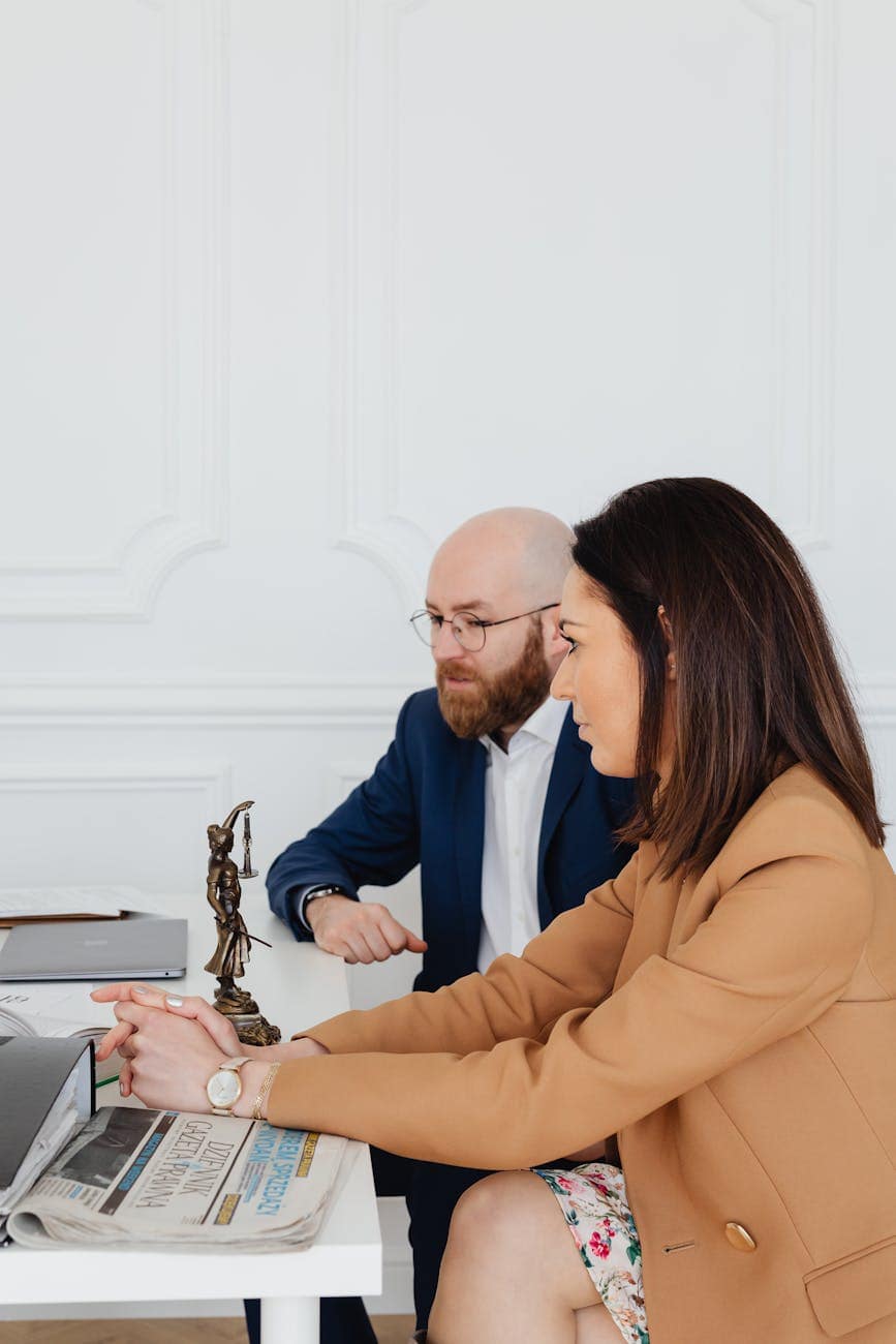 a couple filing a divorce